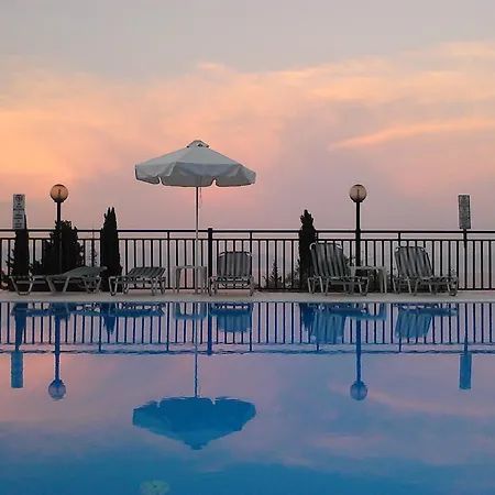 Rising Sun Apartments&studios Apartahotel 2*